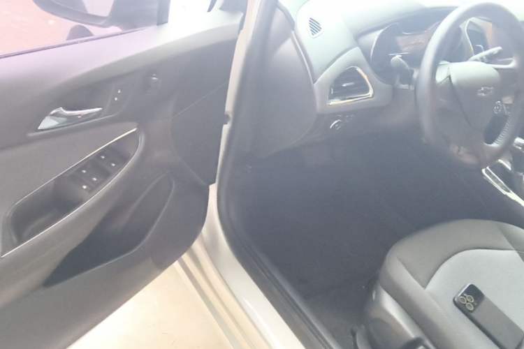 Used Chevrolet Cruze 2018 Redline 320 Automatic Pioneer Edition Driver Seat