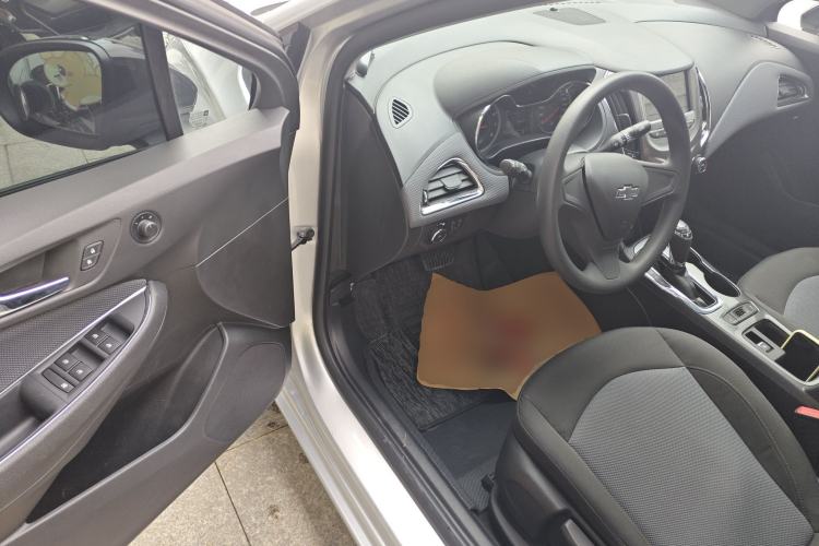 Used Chevrolet Cruze 2018 Redline 320 Automatic Pioneer Edition Driver Seat
