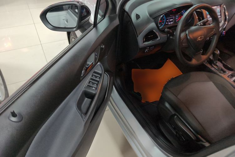 Used Chevrolet Cruze 2018 Redline 320 Automatic Pioneer Edition Driver Seat