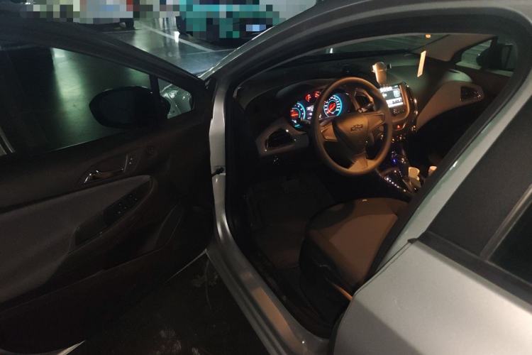 Used Chevrolet Cruze 2018 Redline 320 Automatic Pioneer Edition Driver Seat