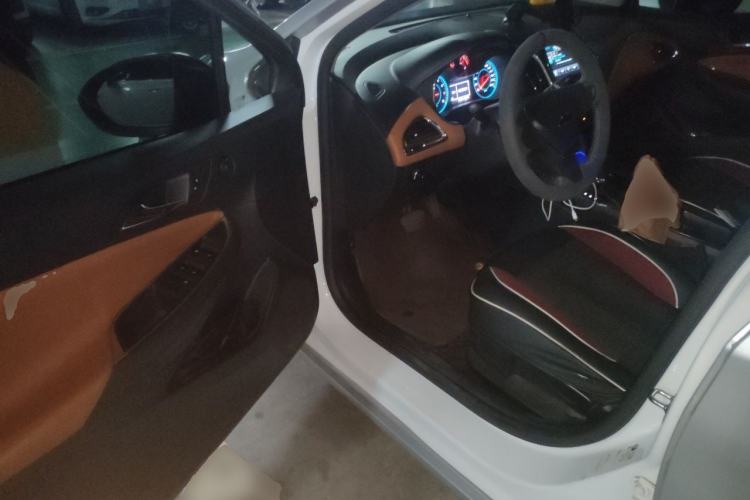 Used Chevrolet Cruze 2018 320 Automatic Pioneer Sunroof Edition Driver Seat