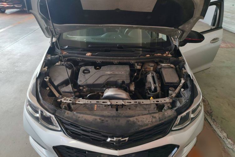 Used Chevrolet Cruze 2018 Redline 320 Automatic Pioneer Edition Engine Bay