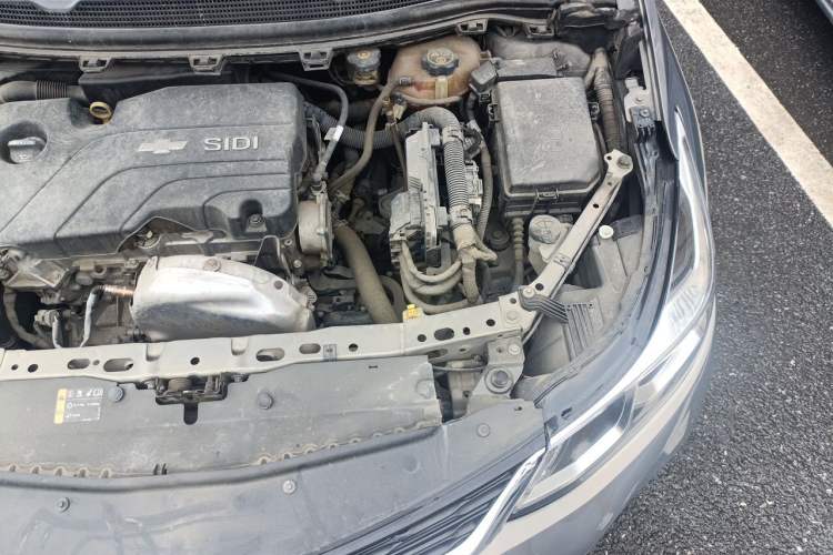 Used Chevrolet Cruze 2018 Hatchback 320 Automatic Pioneer Sunroof Edition Engine Bay Left
