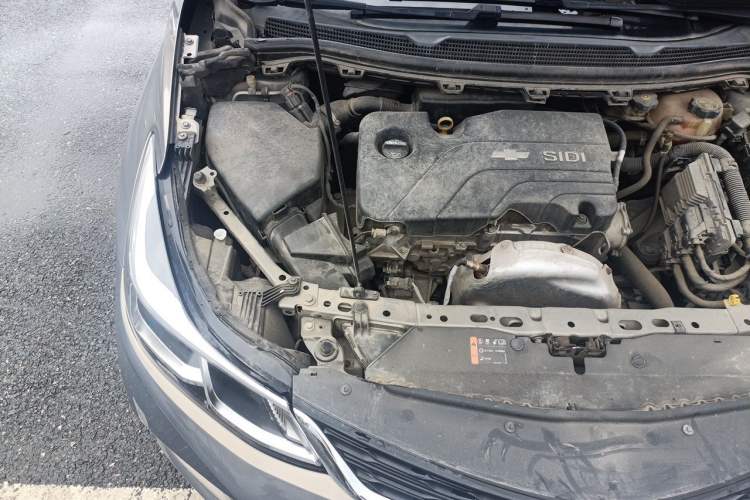 Used Chevrolet Cruze 2018 Hatchback 320 Automatic Pioneer Sunroof Edition Engine Bay Right