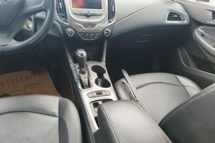 Used Chevrolet Cruze 2018 Redline 320 Automatic Pioneer Edition Gear Lever