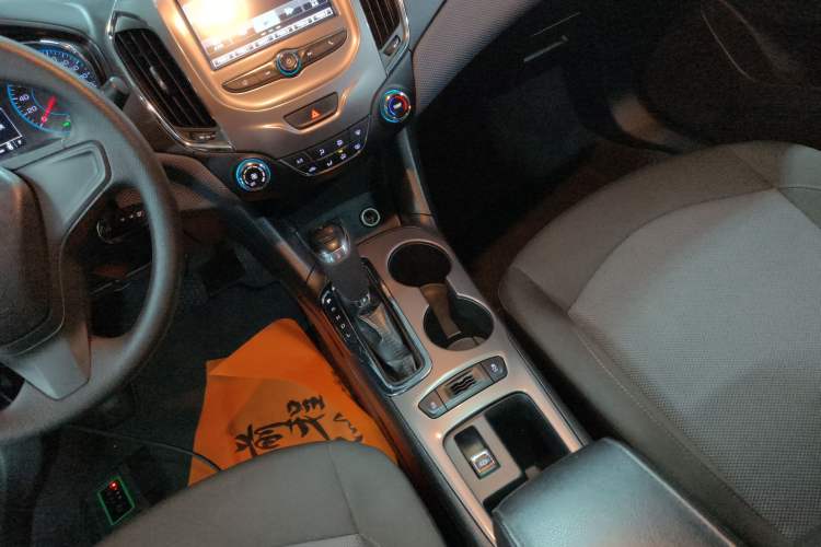 Used Chevrolet Cruze 2018 Redline 320 Automatic Pioneer Edition Gear Lever