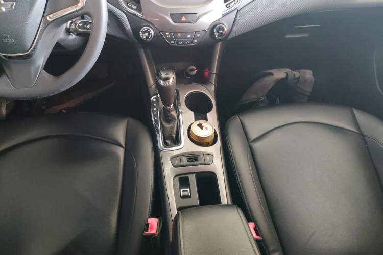 Used Chevrolet Cruze 2018 Redline 320 Automatic Pioneer Edition Gear Lever