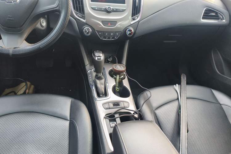 Used Chevrolet Cruze 2018 Redline 320 Automatic Pioneer Edition Gear Lever