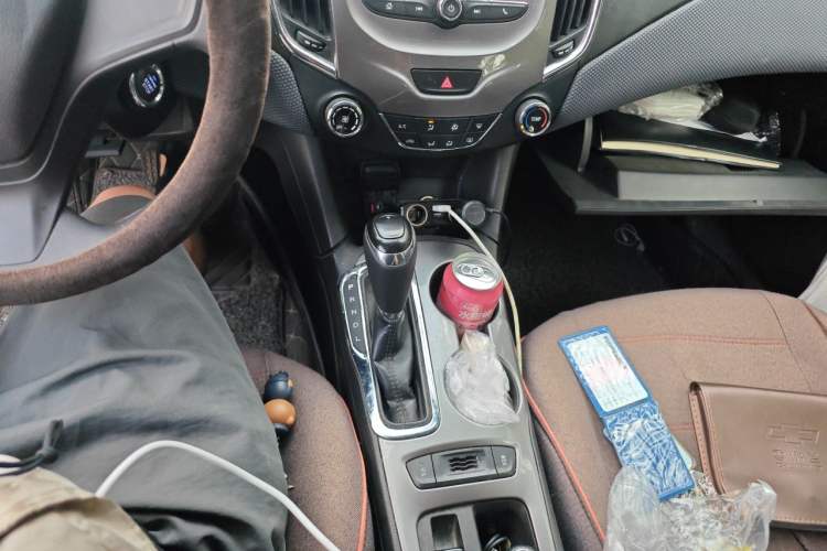 Used Chevrolet Cruze 2018 320 Automatic Pioneer Sunroof Edition Gear Lever