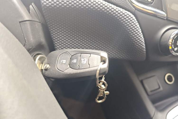 Used Chevrolet Cruze 2018 Redline 320 Automatic Pioneer Edition Interior 1