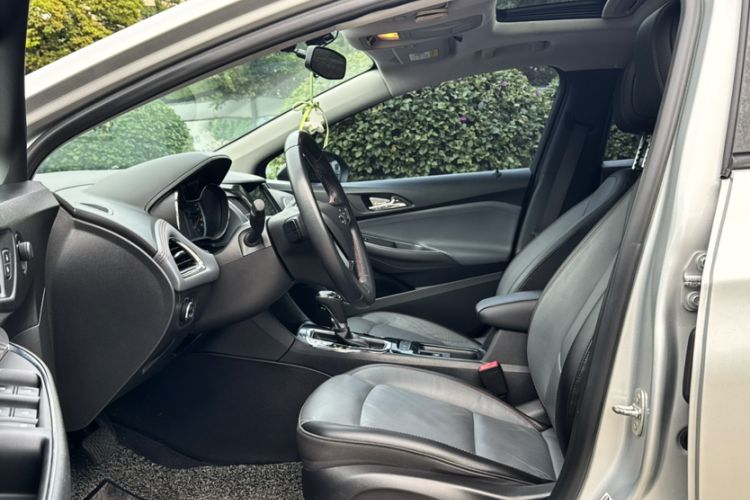 Used Chevrolet Cruze 2018 Redline 330T Dual-Clutch Flagship Edition Interior 2