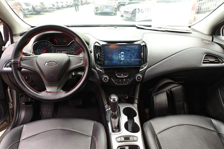 Used Chevrolet Cruze 2018 Redline 320 Automatic Pioneer Edition Interior 2