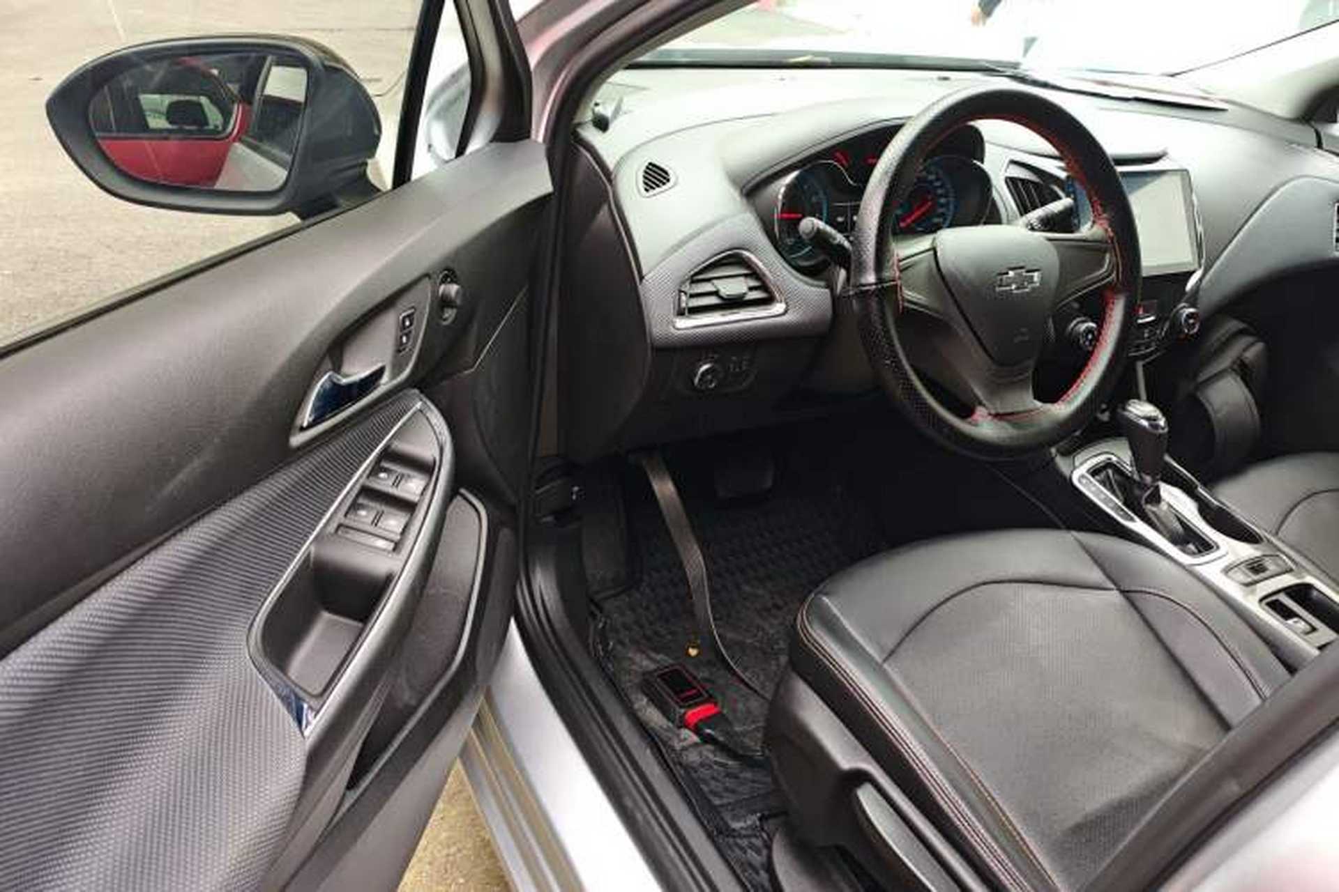 Used Chevrolet Cruze 2018 Redline 320 Automatic Pioneer Edition Interior 3