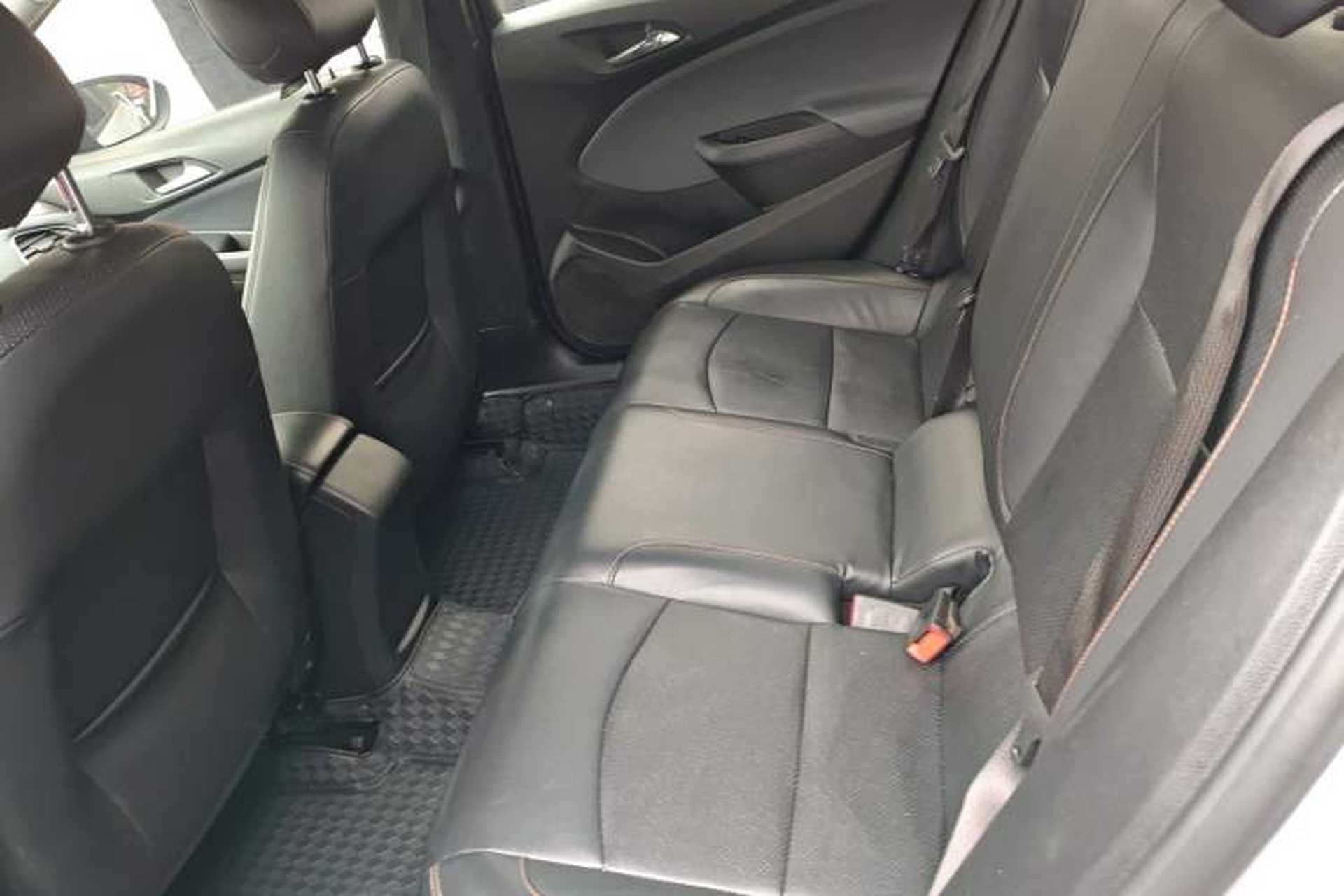 Used Chevrolet Cruze 2018 Redline 320 Automatic Pioneer Edition Interior 4
