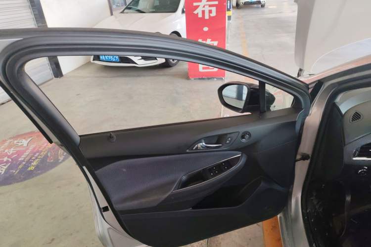 Used Chevrolet Cruze 2018 Redline 320 Automatic Pioneer Edition Left Front Door Interior