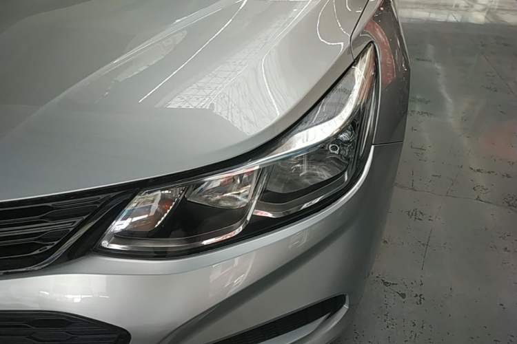 Used Chevrolet Cruze 2018 Redline 320 Automatic Pioneer Edition Left Front Headlight