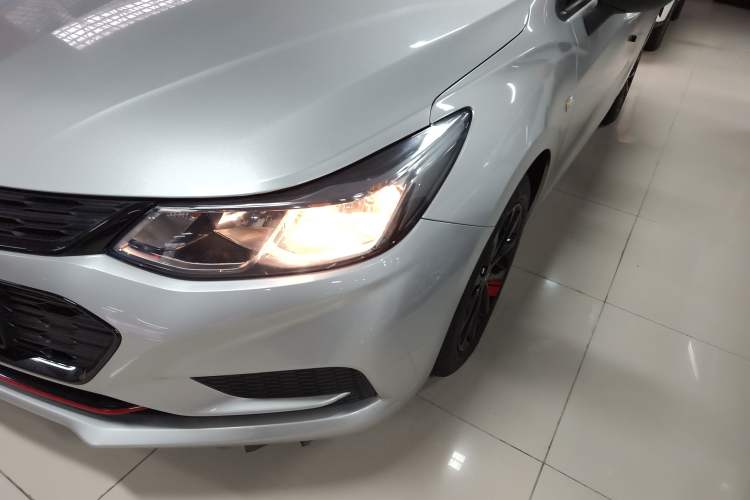 Used Chevrolet Cruze 2018 Redline 320 Automatic Pioneer Edition Left Front Headlight