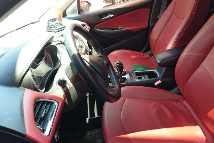 Used Chevrolet Cruze 2018 Redline 320 Automatic Pioneer Edition Left Front Seat