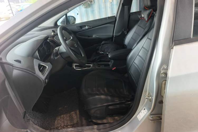 Used Chevrolet Cruze 2018 Redline 320 Automatic Pioneer Edition Left Front Seat