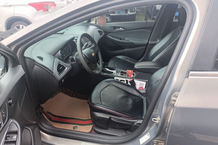 Used Chevrolet Cruze 2018 Hatchback 320 Automatic Pioneer Sunroof Edition Left Front Seat