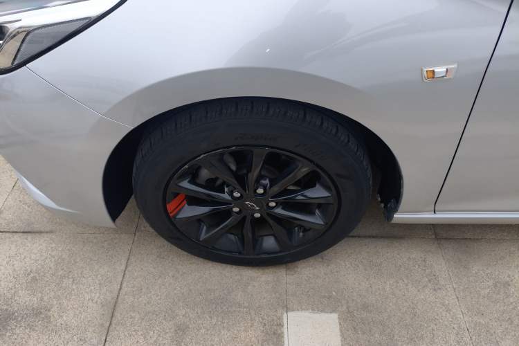 Used Chevrolet Cruze 2018 Redline 320 Automatic Pioneer Edition Left Front Wheel Hub
