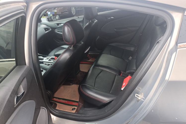 Used Chevrolet Cruze 2018 Hatchback 320 Automatic Pioneer Sunroof Edition Left Rear Seat