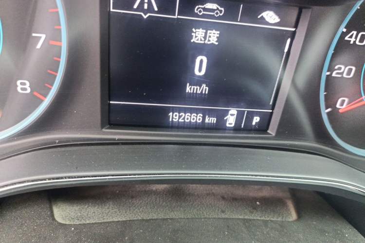 Used Chevrolet Cruze 2018 Hatchback 320 Automatic Pioneer Sunroof Edition Odometer Close Up