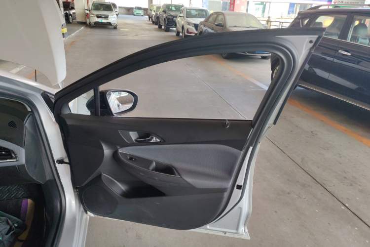 Used Chevrolet Cruze 2018 Redline 320 Automatic Pioneer Edition Right Front Door Interior