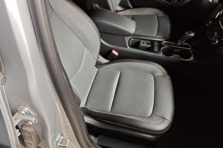Used Chevrolet Cruze 2018 Redline 330T Dual-Clutch Flagship Edition Right Front Seat