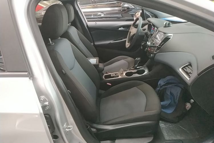 Used Chevrolet Cruze 2018 Redline 320 Automatic Pioneer Edition Right Front Seat
