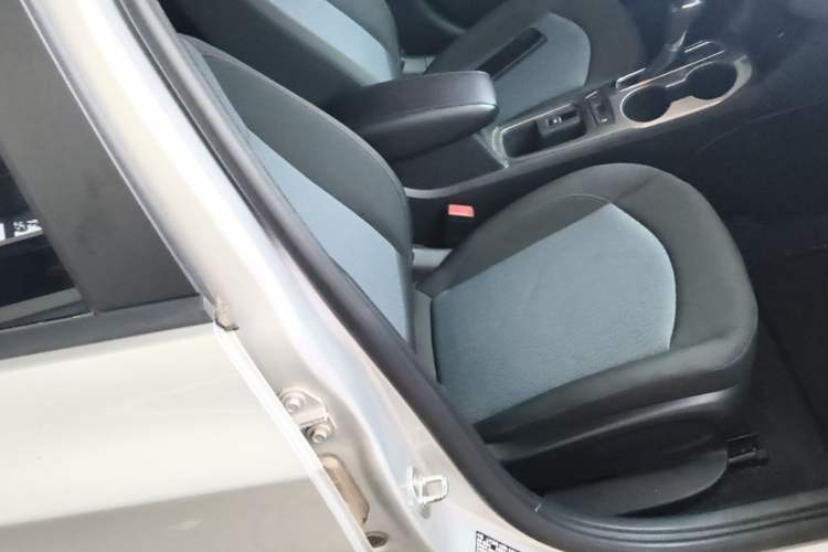 Used Chevrolet Cruze 2018 Redline 320 Automatic Pioneer Edition Right Front Seat