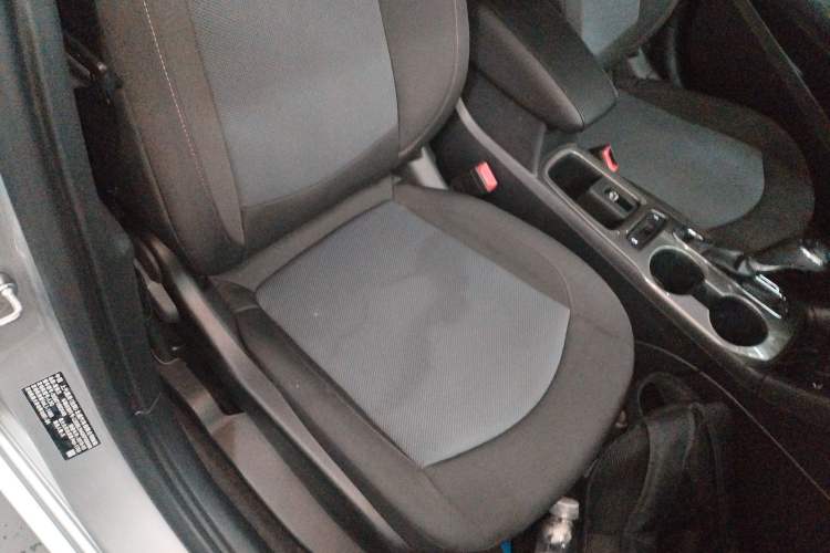 Used Chevrolet Cruze 2018 Redline 320 Automatic Pioneer Edition Right Front Seat