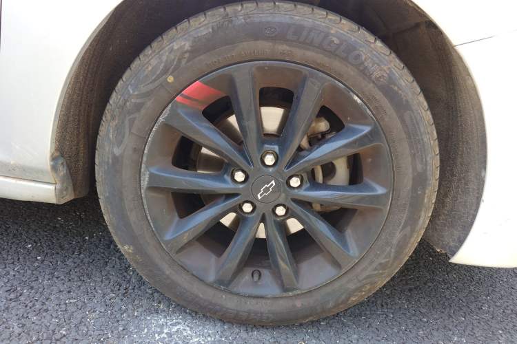 Used Chevrolet Cruze 2018 Redline 320 Automatic Pioneer Edition Right Front Wheel Hub