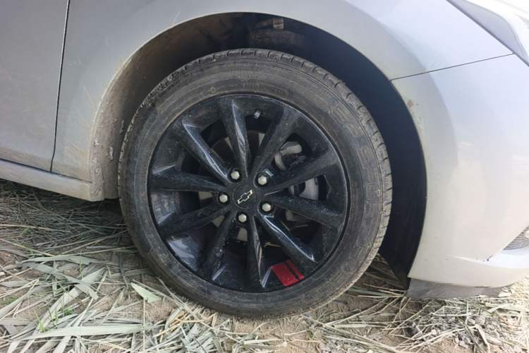 Used Chevrolet Cruze 2018 Redline 320 Automatic Pioneer Edition Right Front Wheel Hub