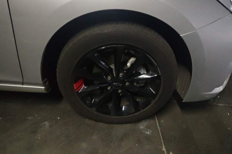 Used Chevrolet Cruze 2018 Redline 320 Automatic Pioneer Edition Right Front Wheel Hub