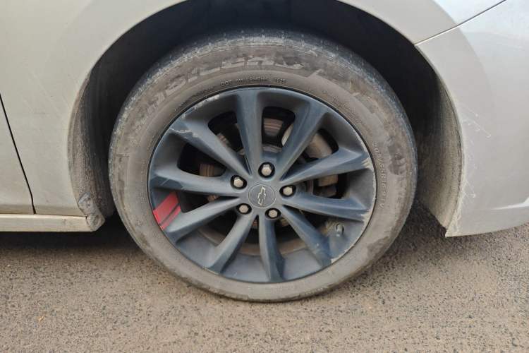 Used Chevrolet Cruze 2018 320 Automatic Pioneer Sunroof Edition Right Front Wheel Hub