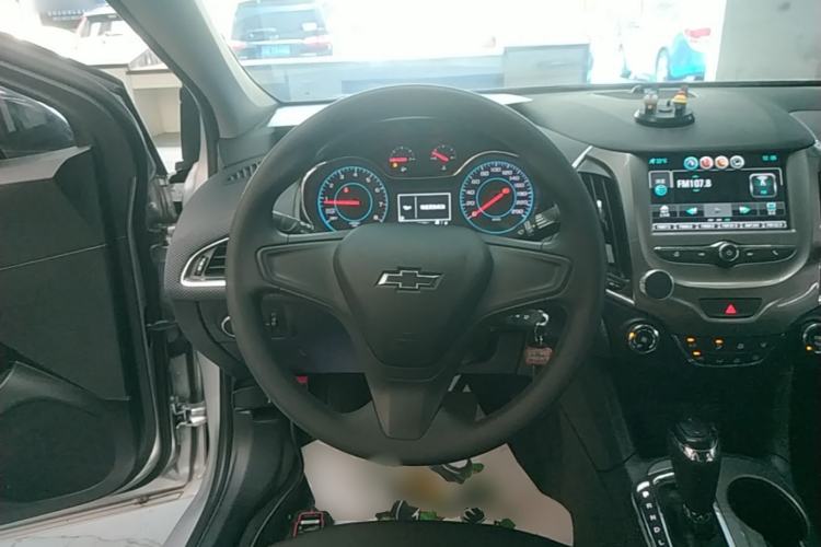 Used Chevrolet Cruze 2018 Redline 320 Automatic Pioneer Edition Steering Wheel