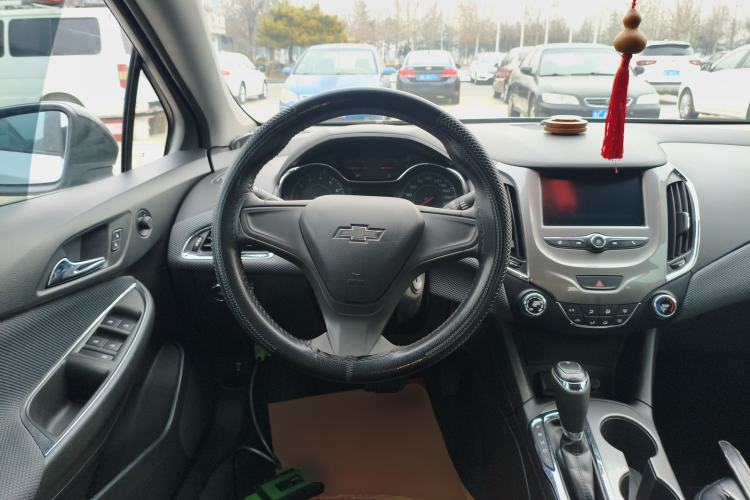 Used Chevrolet Cruze 2018 Redline 320 Automatic Pioneer Edition Steering Wheel
