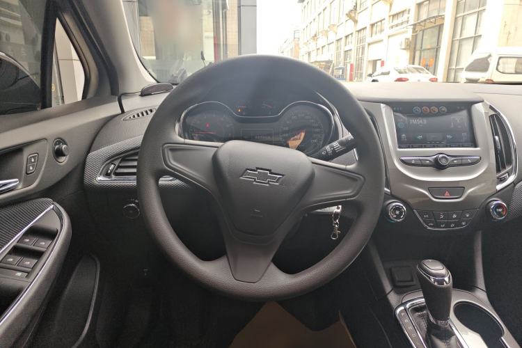Used Chevrolet Cruze 2018 Redline 320 Automatic Pioneer Edition Steering Wheel