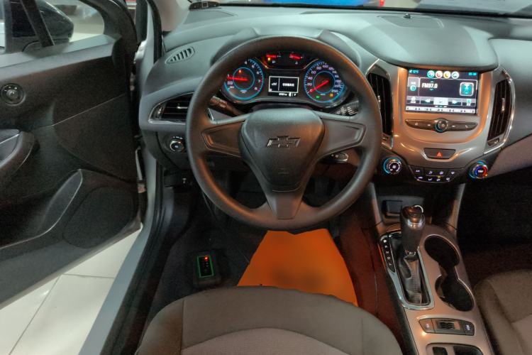 Used Chevrolet Cruze 2018 Redline 320 Automatic Pioneer Edition Steering Wheel