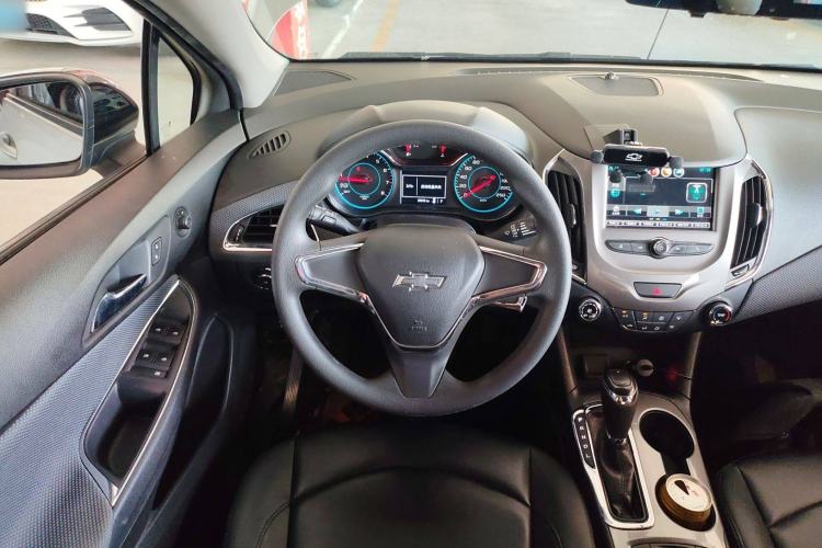 Used Chevrolet Cruze 2018 Redline 320 Automatic Pioneer Edition Steering Wheel