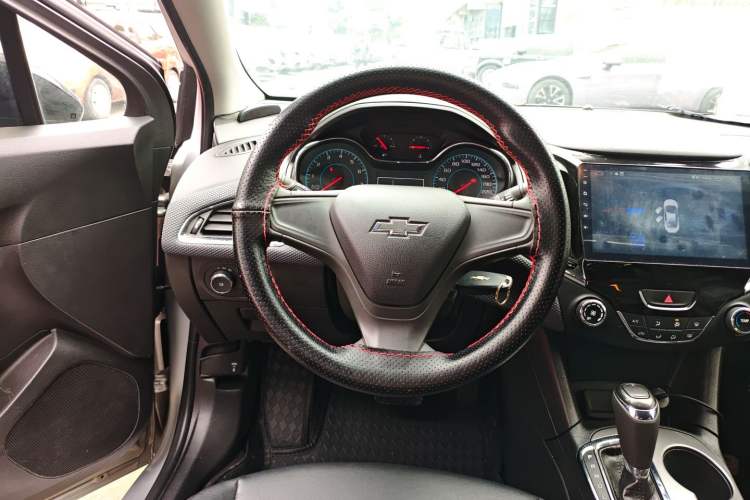Used Chevrolet Cruze 2018 Redline 320 Automatic Pioneer Edition Steering Wheel