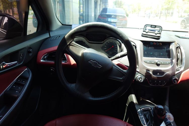 Used Chevrolet Cruze 2018 Redline 320 Automatic Pioneer Edition Steering Wheel