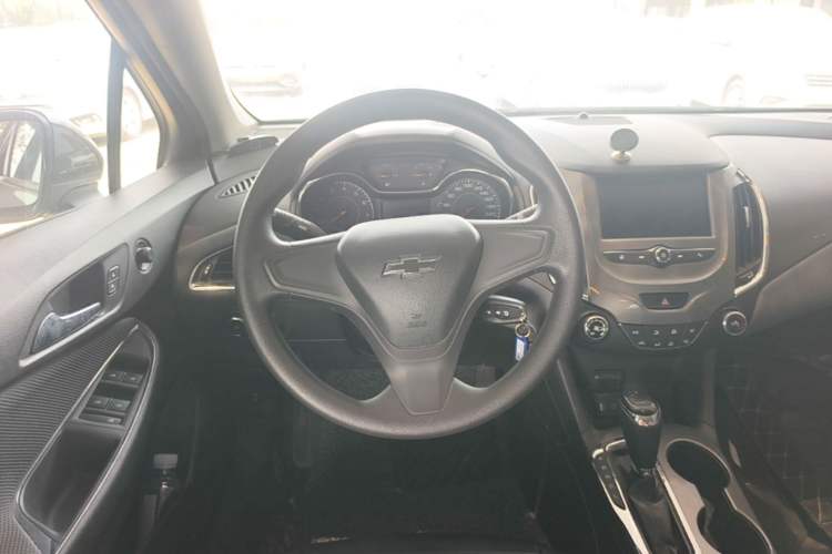 Used Chevrolet Cruze 2018 Redline 320 Automatic Pioneer Edition Steering Wheel