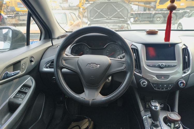 Used Chevrolet Cruze 2018 Redline 320 Automatic Pioneer Edition Steering Wheel