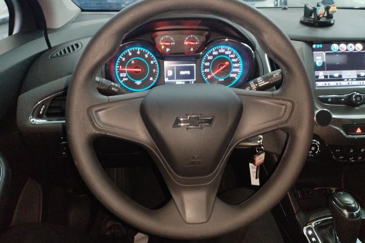 Used Chevrolet Cruze 2018 Redline 320 Automatic Pioneer Edition Steering Wheel