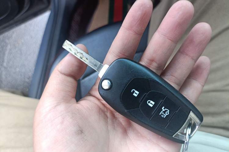 Used Chevrolet Cruze 2018 Hatchback 320 Automatic Pioneer Sunroof Edition Vehicle Key