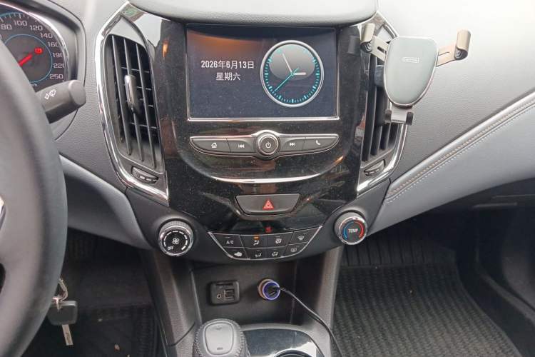 Used Chevrolet Cruze 2018 320 Automatic Xuanfeng Urban Edition Audio And AC Panel
