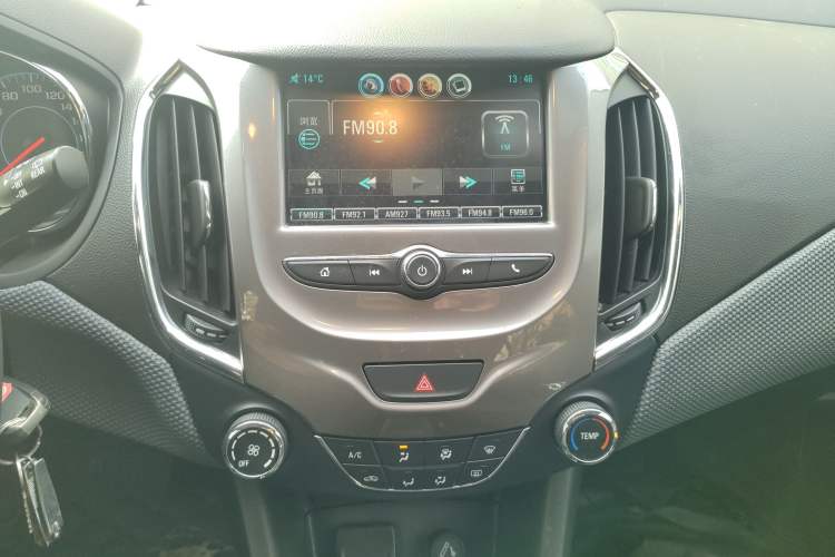 Used Chevrolet Cruze 2018 Redline 320 Automatic Pioneer Edition Audio And AC Panel