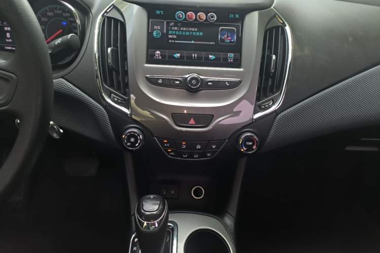 Used Chevrolet Cruze 2018 Redline 320 Automatic Pioneer Edition Audio And AC Panel